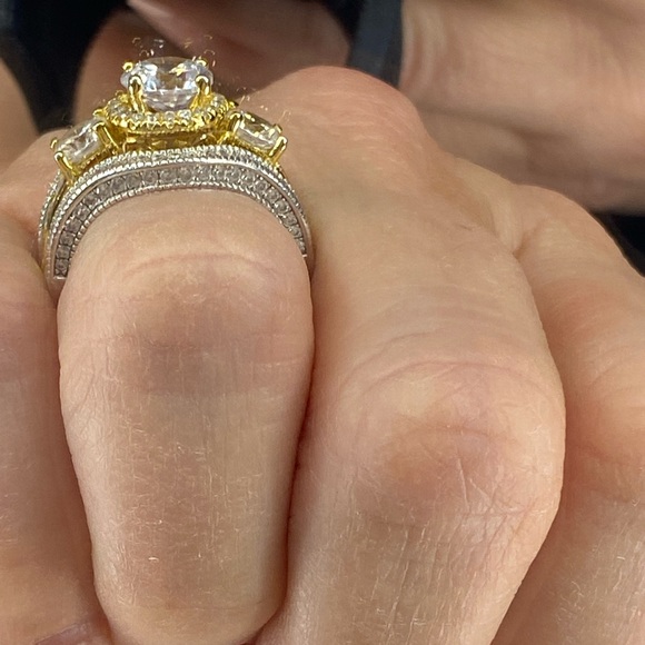 A GORGEOUS BRIDAL SET  BEST IN SIMULATED DIAMONDS ENGAGEMENT RING & 2 Wed Bands - Picture 8 of 11